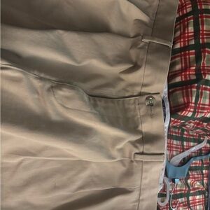 🌻5/$10🌻
Men’s dress pants 
Khaki -40w 30 L
Gray -40w 30L
Smoke free